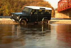 http://www.aschermann.cz\/files/gimgs/th-5_5_land-rover-defender-01.jpg